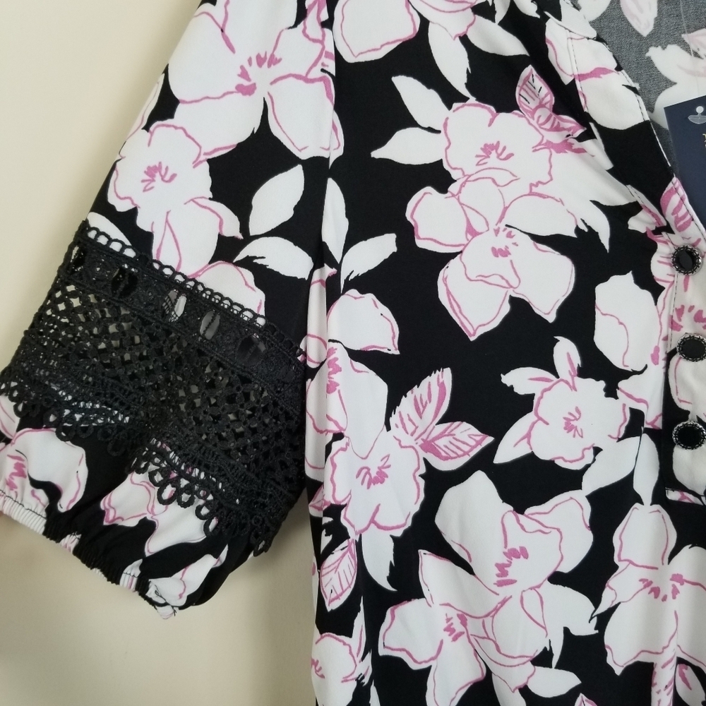 Adrienne Vittadini Floral Tie Front Top Medium NWT - Picture 2 of 4
